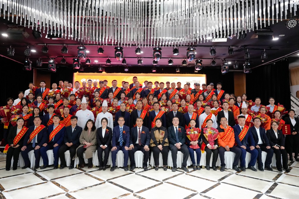 【長(zhǎng)田動(dòng)態(tài)】奮斗綻放 信心向前——長(zhǎng)田實(shí)業(yè)隆重召開2024年度工作總結(jié)暨表彰大會(huì)