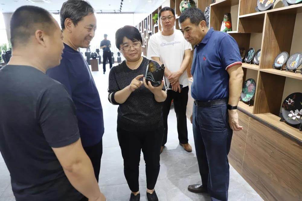 【長田動態(tài)】區(qū)委常委、宣傳部部長李莉等一行蒞臨長田實業(yè)參觀指導(dǎo)