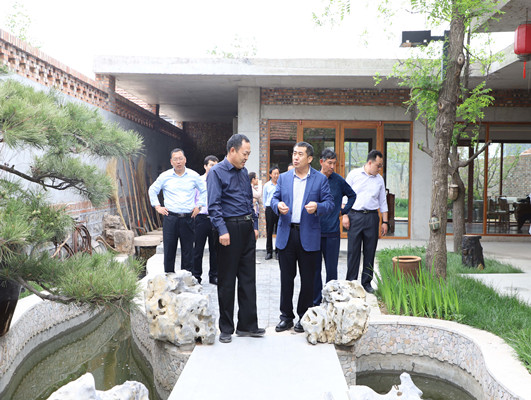 省委政策研究室農(nóng)業(yè)農(nóng)村處副處長王臻等一行蒞臨易豐農(nóng)業(yè)調研指導工作